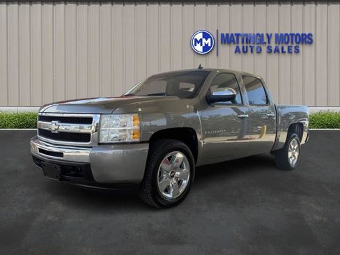 Used 2009 Chevrolet Silverado 1500 LT w/ Regional Value Package image 8