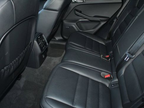 Certified 2026 Porsche Macan AWD/4WD image 25