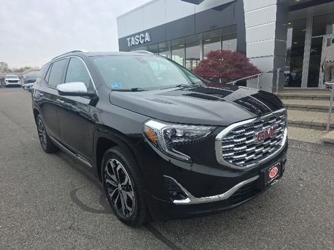Used 2018 GMC Terrain Denali w/ Comfort Package AWD/4WD image 1