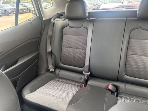 Used 2025 Chevrolet Trax LT FWD image 37