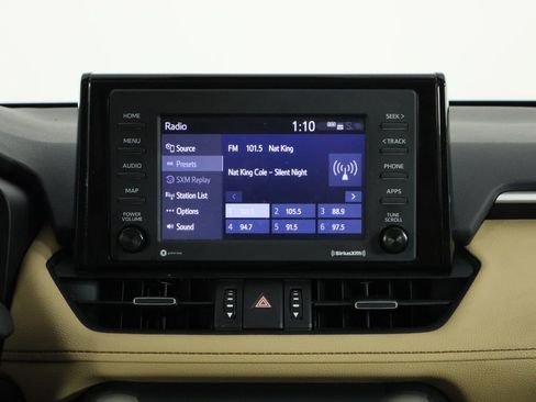 Used 2021 Toyota RAV4 XLE Premium image 28