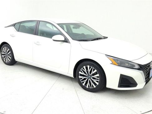 Used 2023 Nissan Altima 2.5 SV image 8
