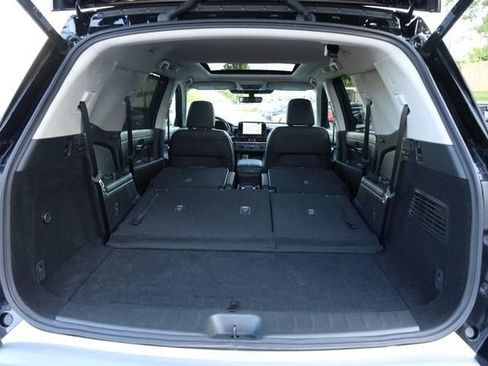 Certified 2025 Nissan Pathfinder SL w/ SL Premium Package AWD/4WD image 9