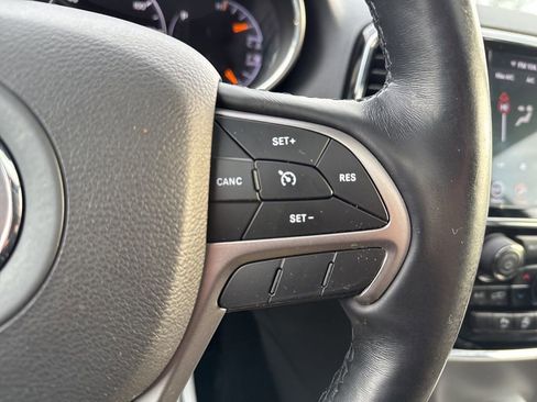 Used 2020 Jeep Grand Cherokee Altitude image 25