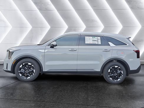 New 2026 Kia Sorento S image 2