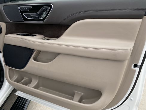 Used 2024 Lincoln Navigator Premiere image 13