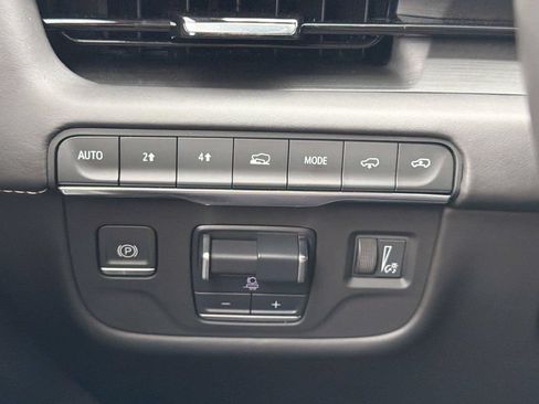 Used 2023 Cadillac Escalade ESV Sport Platinum w/ LPO, ONYX Package AWD/4WD image 17