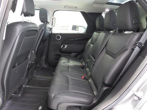Used 2018 Land Rover Discovery SE AWD/4WD image 16