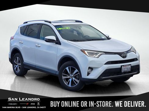 Used 2018 Toyota RAV4 XLE image 1
