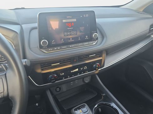 Used 2025 Nissan Rogue SV FWD image 20
