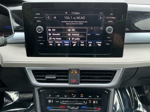 Used 2025 Volkswagen Taos SE FWD image 17