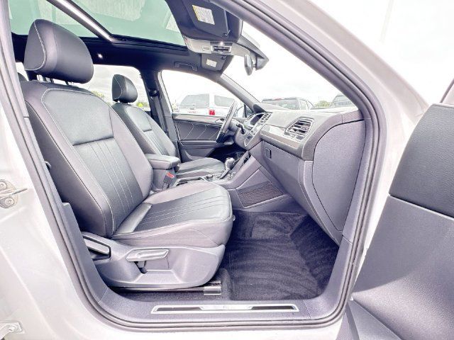 Used 2022 Volkswagen Tiguan SE R-Line AWD/4WD image 28