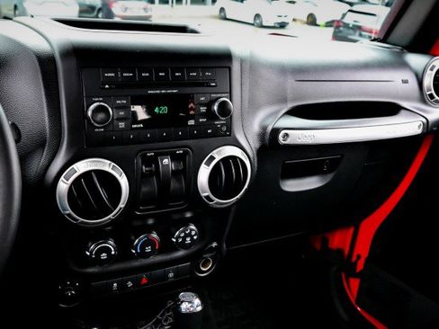 Used 2018 Jeep Wrangler Rubicon w/ Power Convenience Group image 30