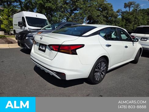 Used 2025 Nissan Altima 2.5 SV FWD image 14