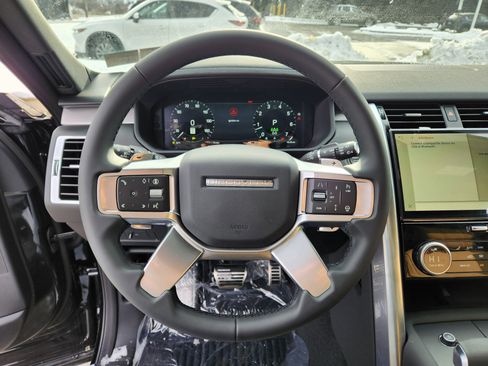 New 2026 Land Rover Discovery Limited Edition image 15