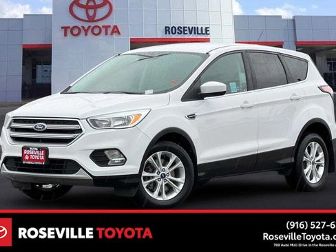 Used 2017 Ford Escape SE AWD/4WD image 1