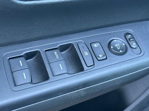 Used 2025 Honda CR-V LX image 14