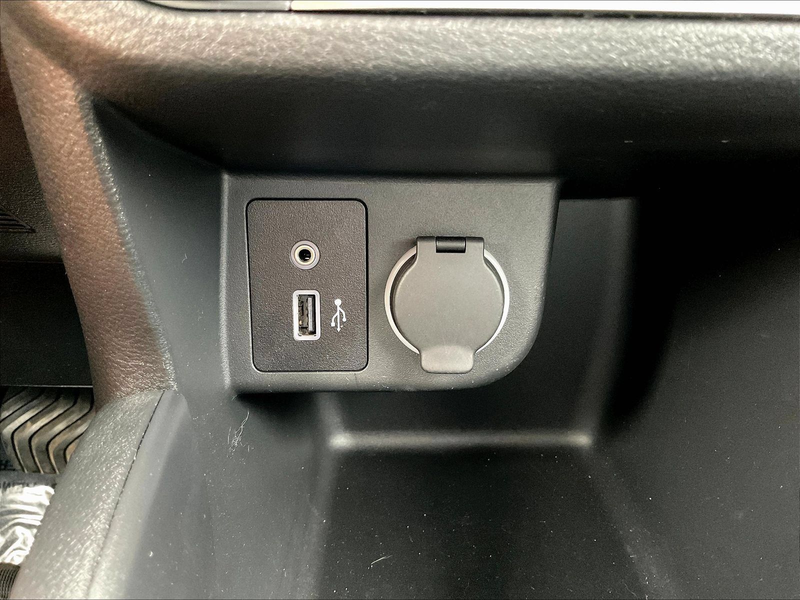 Used 2025 Nissan Kicks Play S FWD image 19