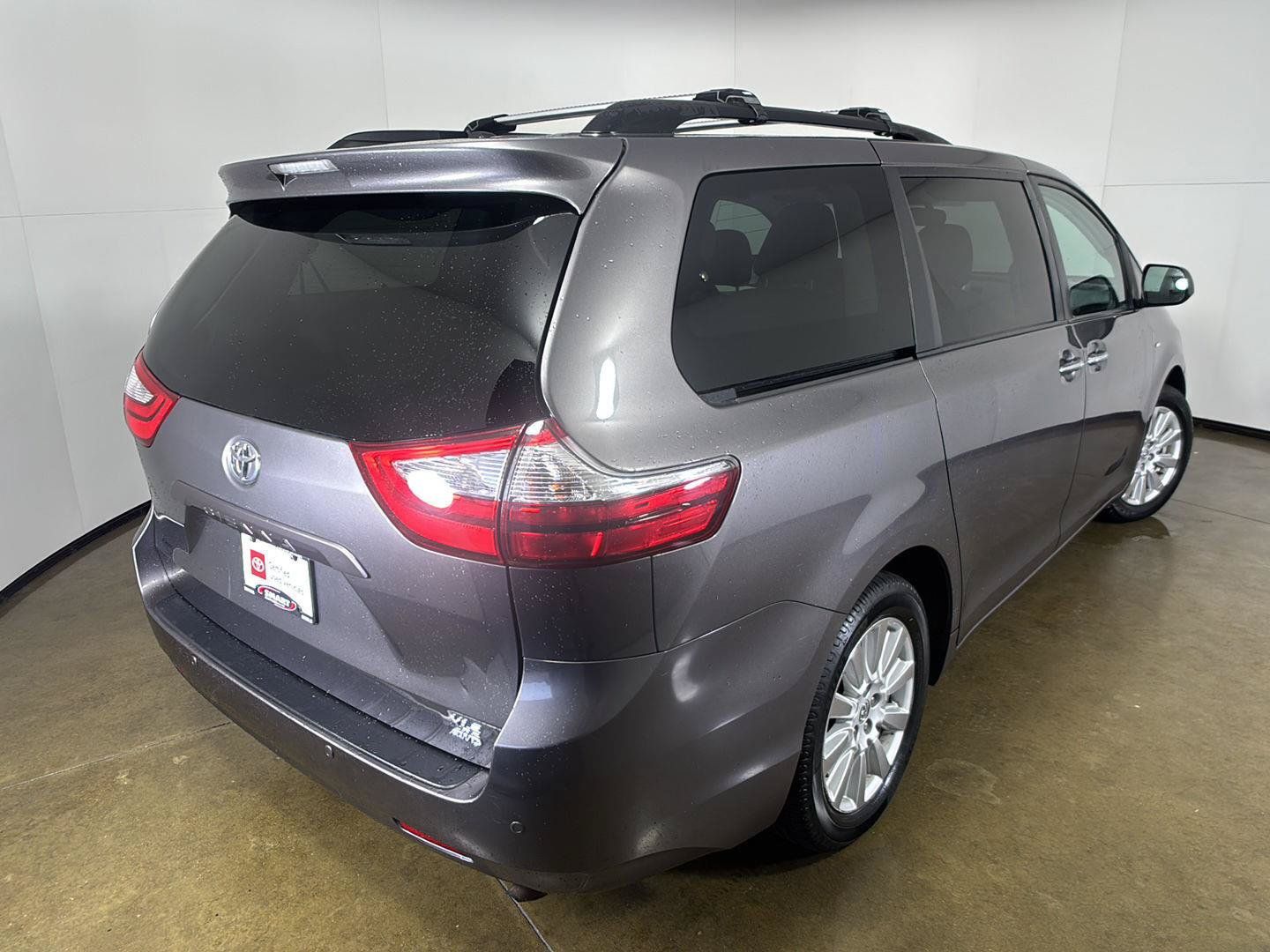 Used 2017 Toyota Sienna XLE w/ XLE Navigation Package AWD/4WD image 10