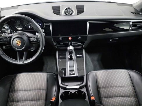 Certified 2025 Porsche Macan Turbo image 25
