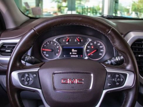 Used 2023 GMC Acadia SLT image 13