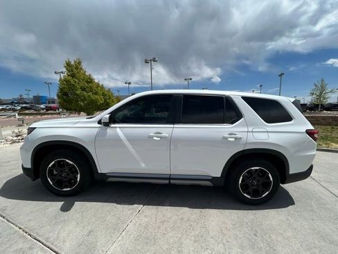 Used 2025 Honda Pilot EX-L image 3