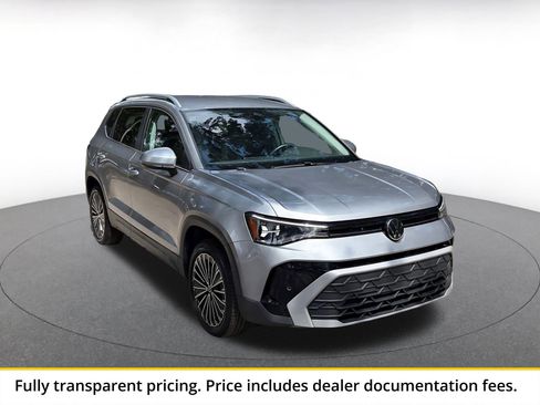 Used 2025 Volkswagen Taos SE FWD image 1