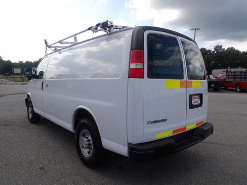 Used 2018 Chevrolet Express 2500 w/ Driver Convenience Package RWD image 5