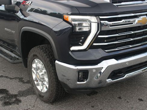 Used 2024 Chevrolet Silverado 2500 LTZ w/ LTZ Convenience Package AWD/4WD image 9