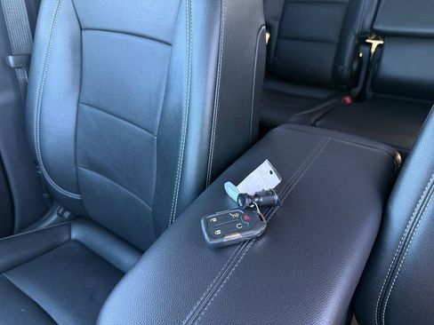 Used 2024 GMC Terrain SLT image 25