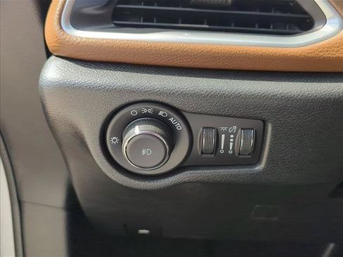 Used 2017 Chrysler Pacifica Limited w/ Advanced Safetytec Group FWD image 23