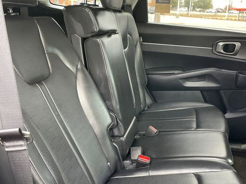 Used 2024 Kia Sorento S image 15