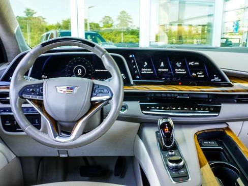 Used 2024 Cadillac Escalade ESV Sport Platinum w/ LPO, ONYX Package AWD/4WD image 15