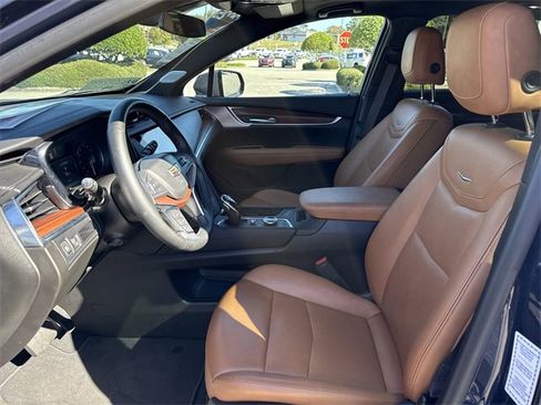 Used 2025 Cadillac XT5 Premium Luxury image 9