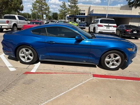 Used 2017 Ford Mustang Coupe RWD image 4