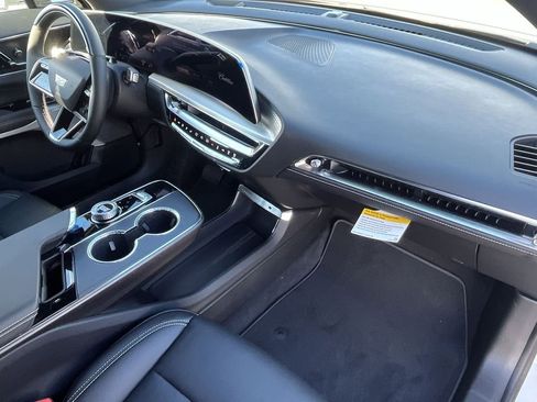 Used 2026 Cadillac Lyriq Premium Luxury image 21