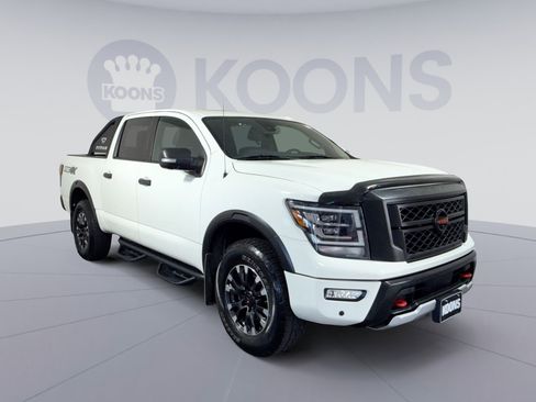 Used 2021 Nissan Titan PRO-4X w/ Pro-4x Convenience Package AWD/4WD image 10