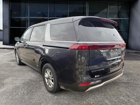 Used 2022 Kia Carnival LX FWD image 4