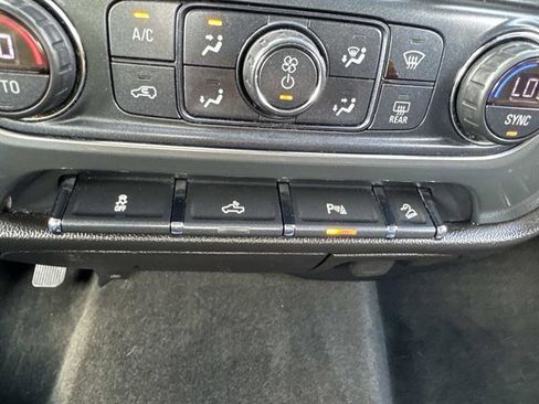 Used 2018 Chevrolet Silverado 1500 LT w/ Midnight Edition image 39