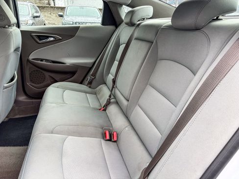 Used 2018 Chevrolet Malibu LT image 17