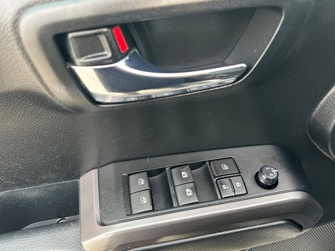 Used 2021 Toyota Tacoma TRD Sport w/ Technology Package image 10