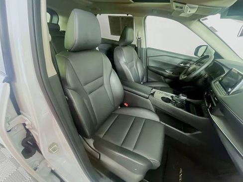 Used 2025 Nissan Rogue SV w/ SV Premium Package FWD image 29