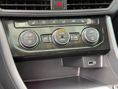 Used 2019 Volkswagen Jetta SEL FWD image 24