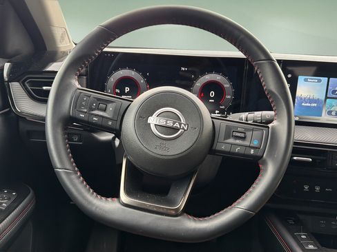 Certified 2025 Nissan Kicks SR FWD image 9