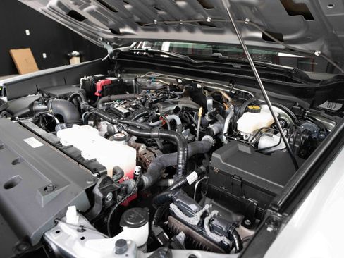 Used 2025 Toyota Tacoma SR5 AWD/4WD image 32