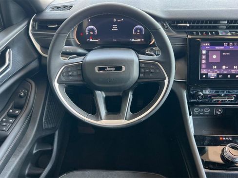 New 2025 Jeep Grand Cherokee Altitude image 14