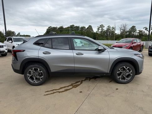 Used 2025 Chevrolet Trax LT w/ Driver Confidence Package FWD image 6