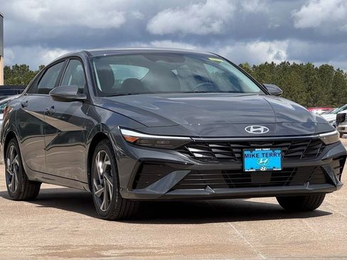 New 2026 Hyundai Elantra Limited image 11