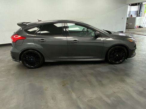 Used 2017 Ford Focus ST w/ Equipment Group 401A image 7