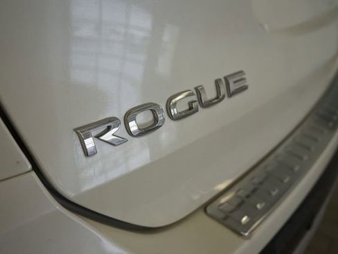 Used 2019 Nissan Rogue SV w/ Sun & Sound Touring Package image 13